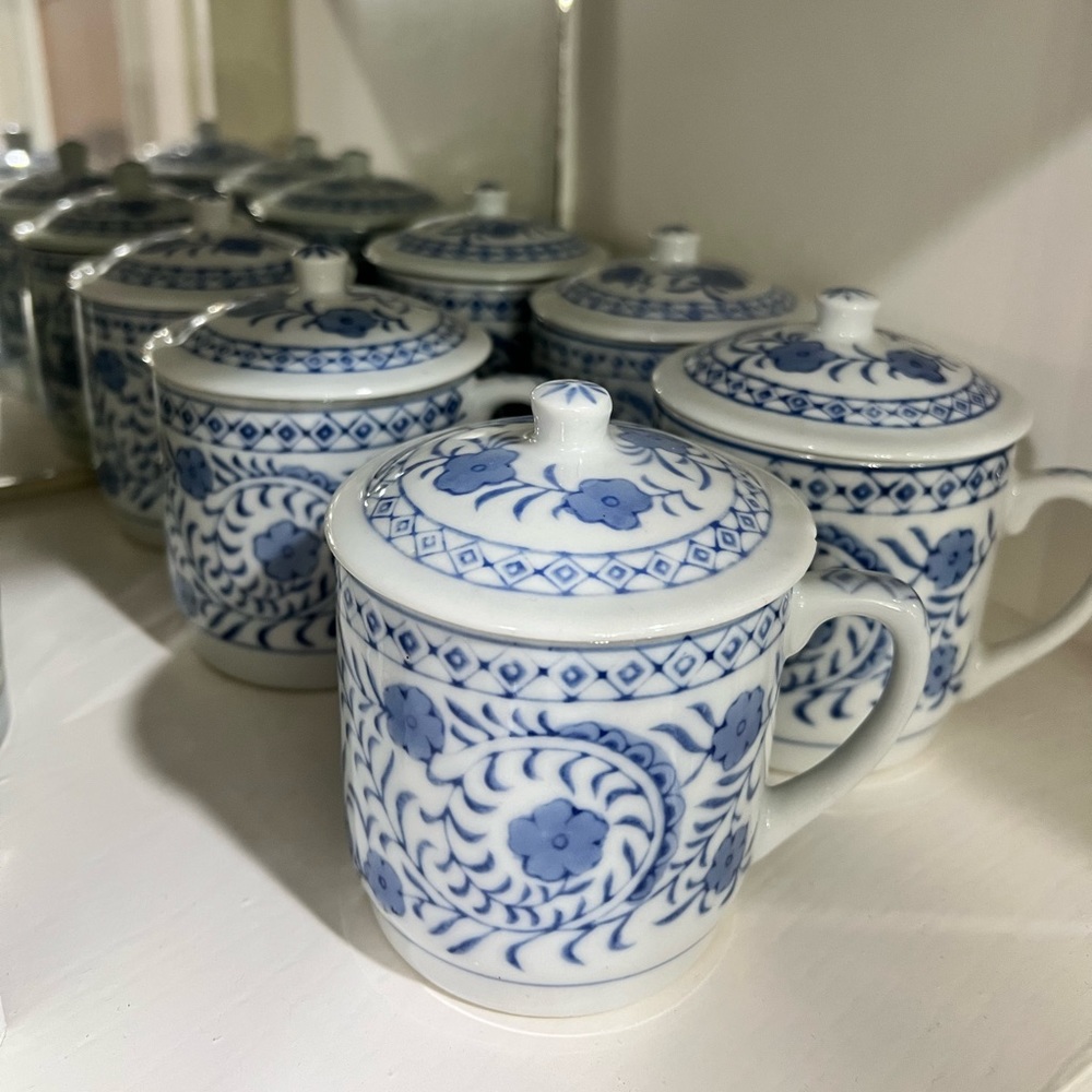 Williams Sonoma China Mugs with Lids, set of 6